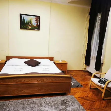 Baross-hat 5 아파트 솔노크